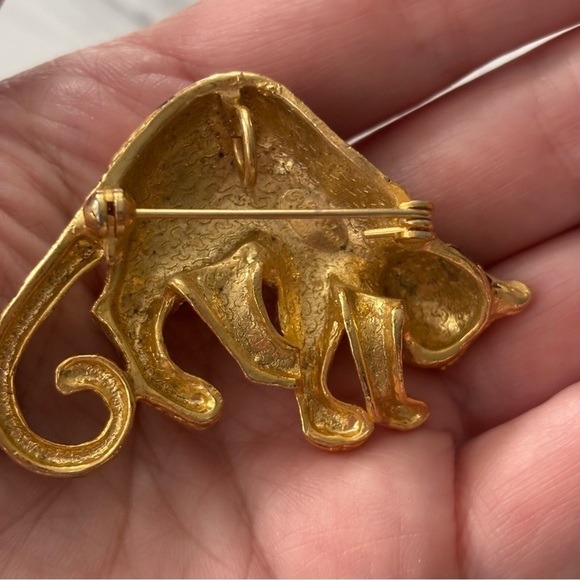 Park Lane Gold Tone Black Enamel
Spotted rhinestone eyes Cheetah Brooch Pendant - Picture 5 of 10